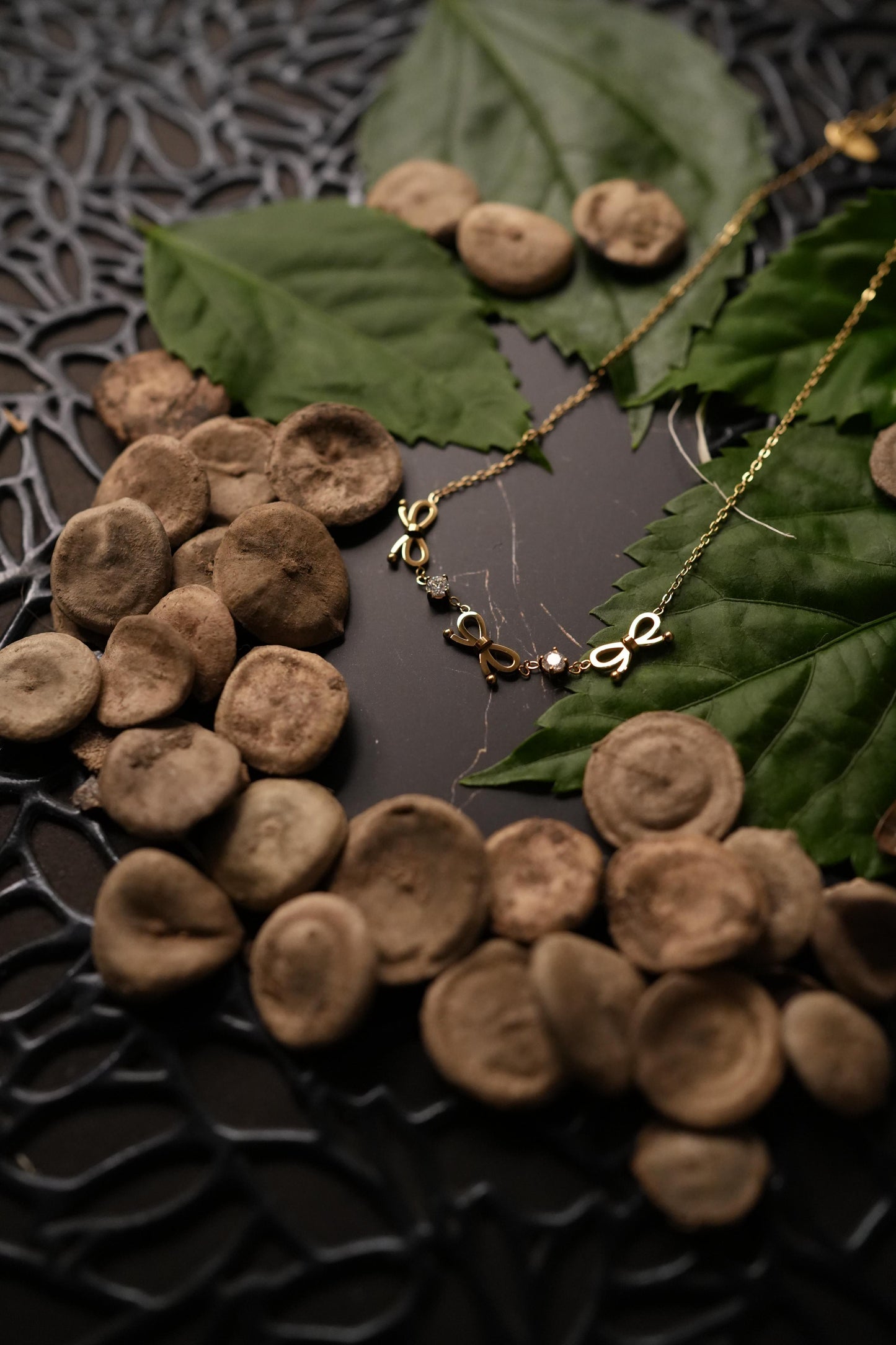 Bow necklace