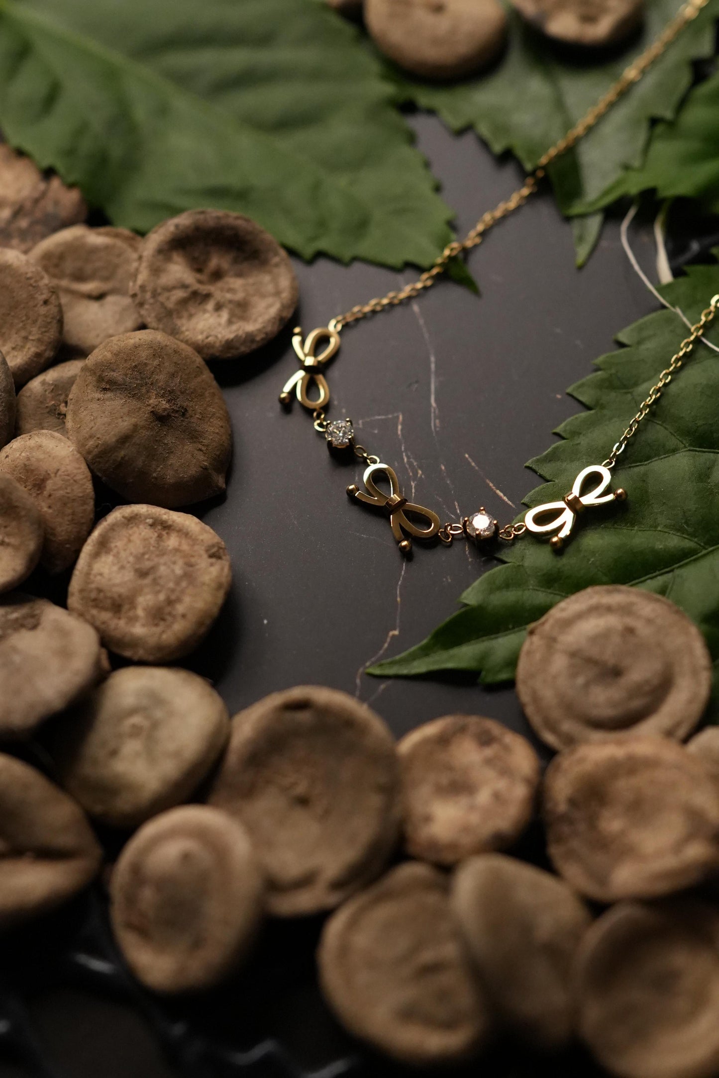 Bow necklace