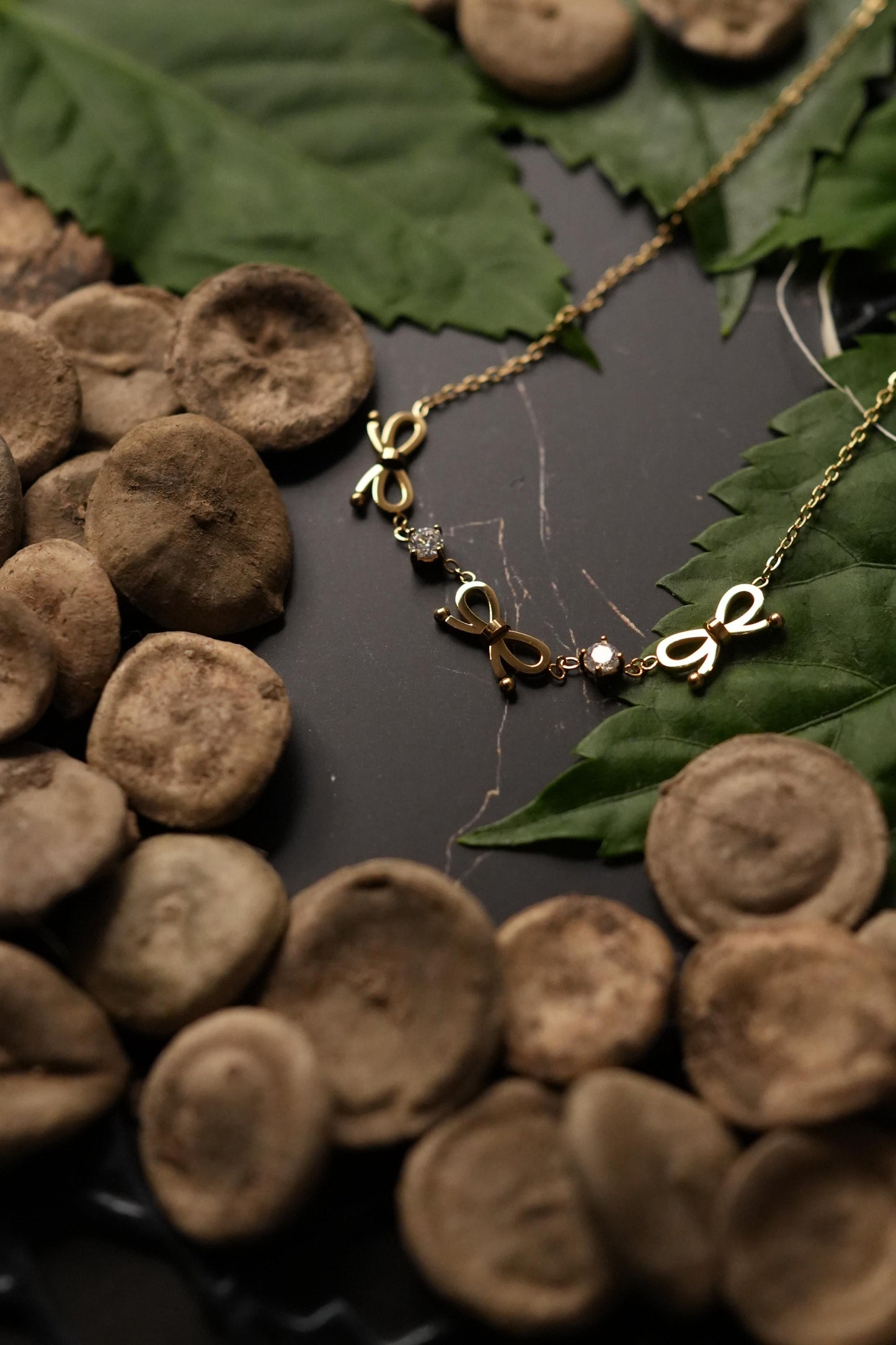 Bow necklace